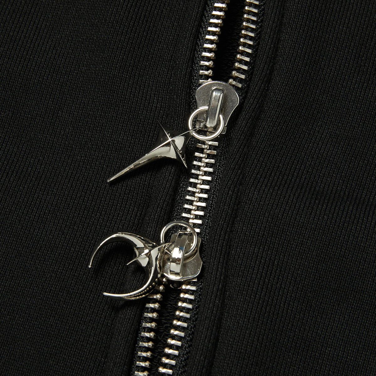 IRON STEEL FOCUS ZIP-UP HOODIE